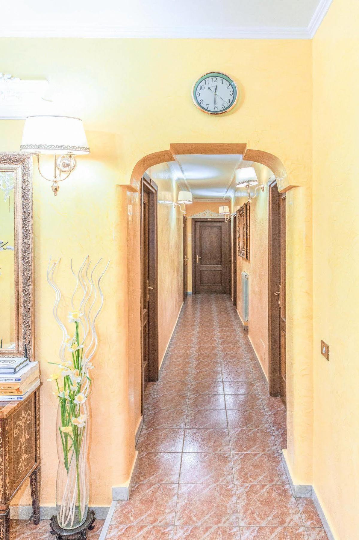Downtown Accommodation Рим Экстерьер фото