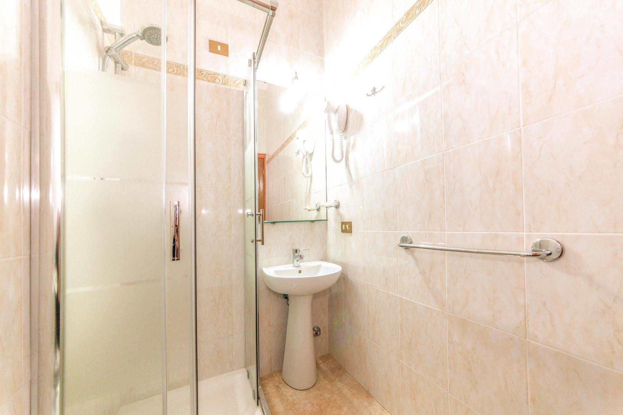 Downtown Accommodation Рим Экстерьер фото