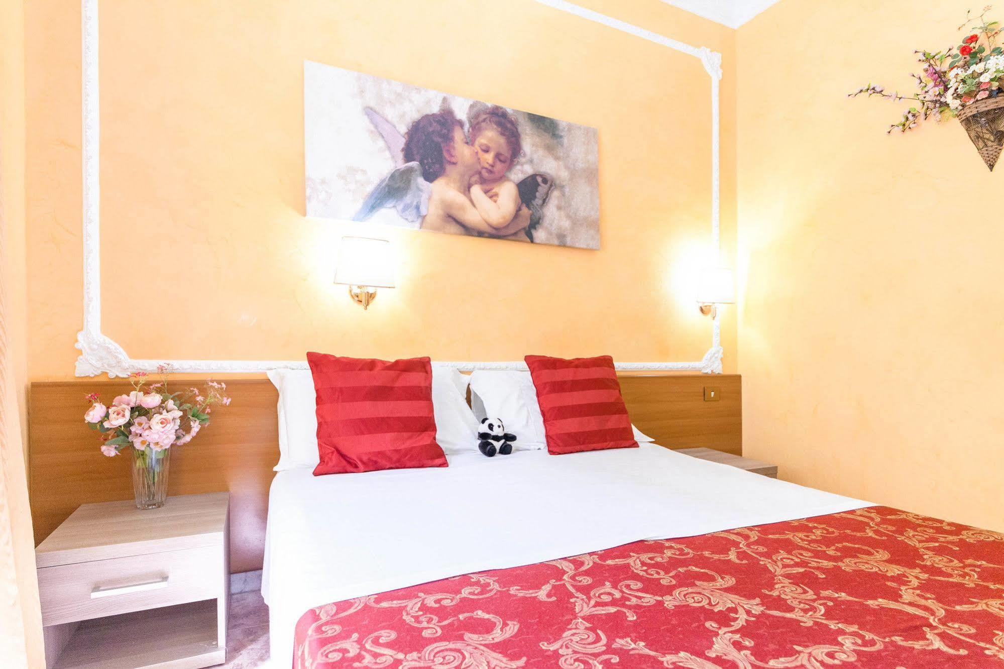 Downtown Accommodation Рим Экстерьер фото