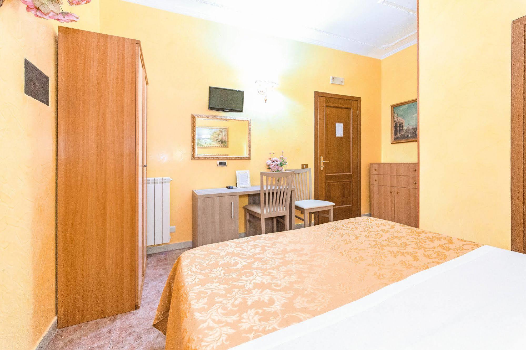 Downtown Accommodation Рим Экстерьер фото